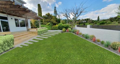 Planting with NZ natives for a simple, low maintenance and modern look. 