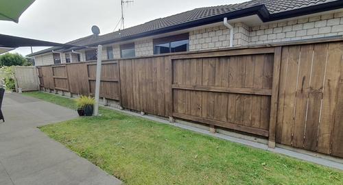 Courtyard Side A small courtyard with no outdoor space to relax in style