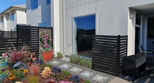 Small Courtyard Small lawn area transform into your own piece of paradise.